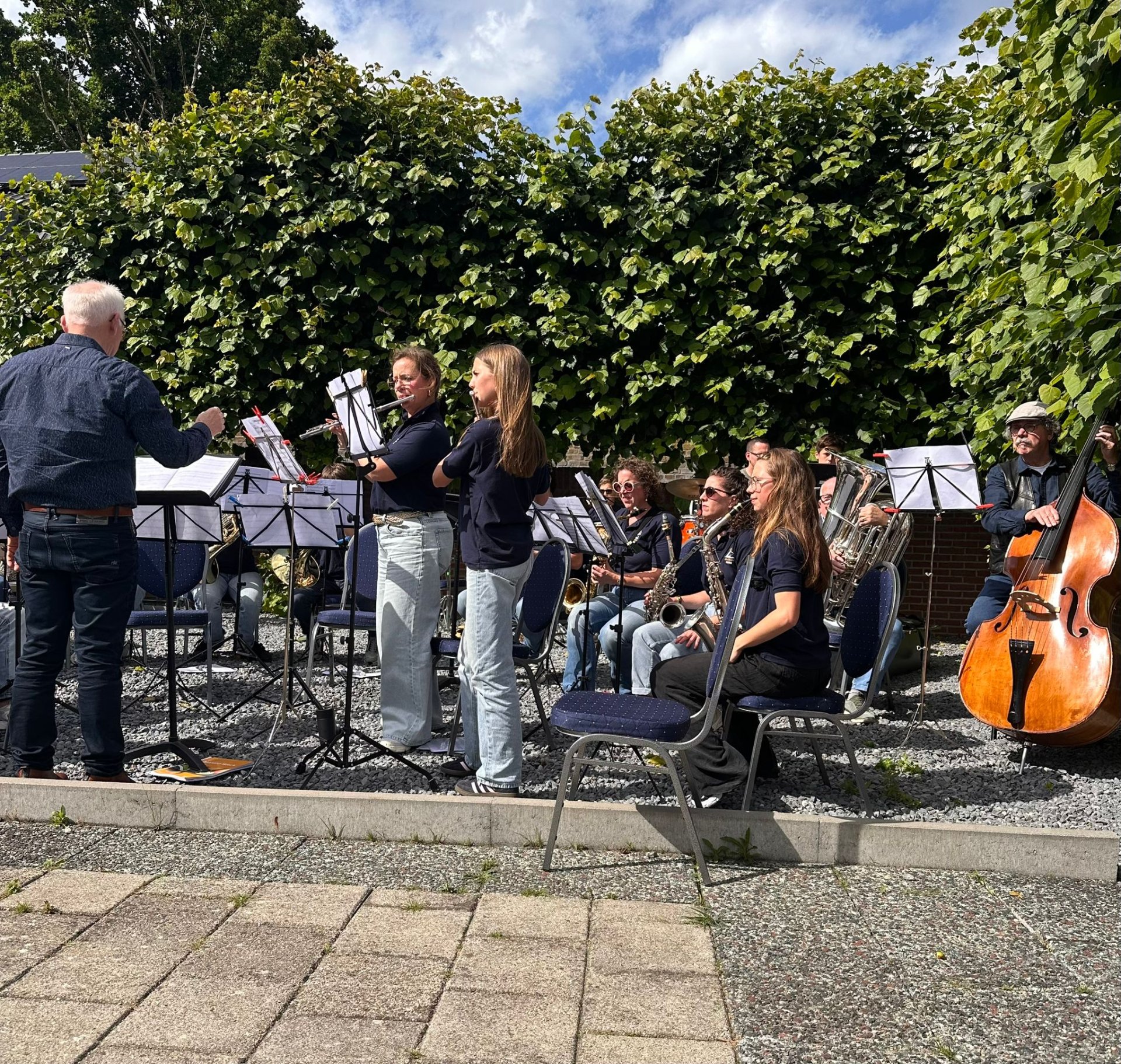 Zomers feestje: Onze jeugdband blies Clevers (bijna) omver! 🎸🍦