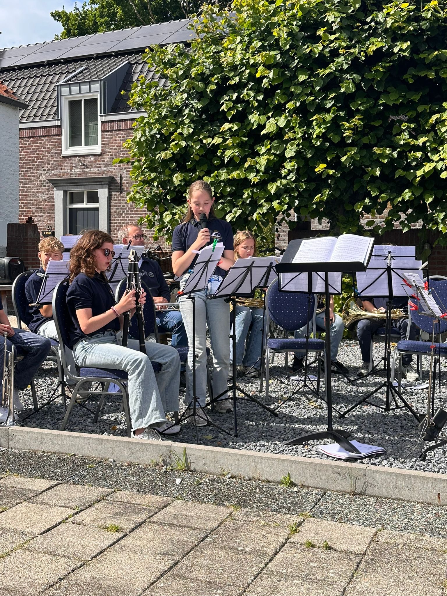 Zomers feestje: Onze jeugdband blies Clevers (bijna) omver! 🎸🍦