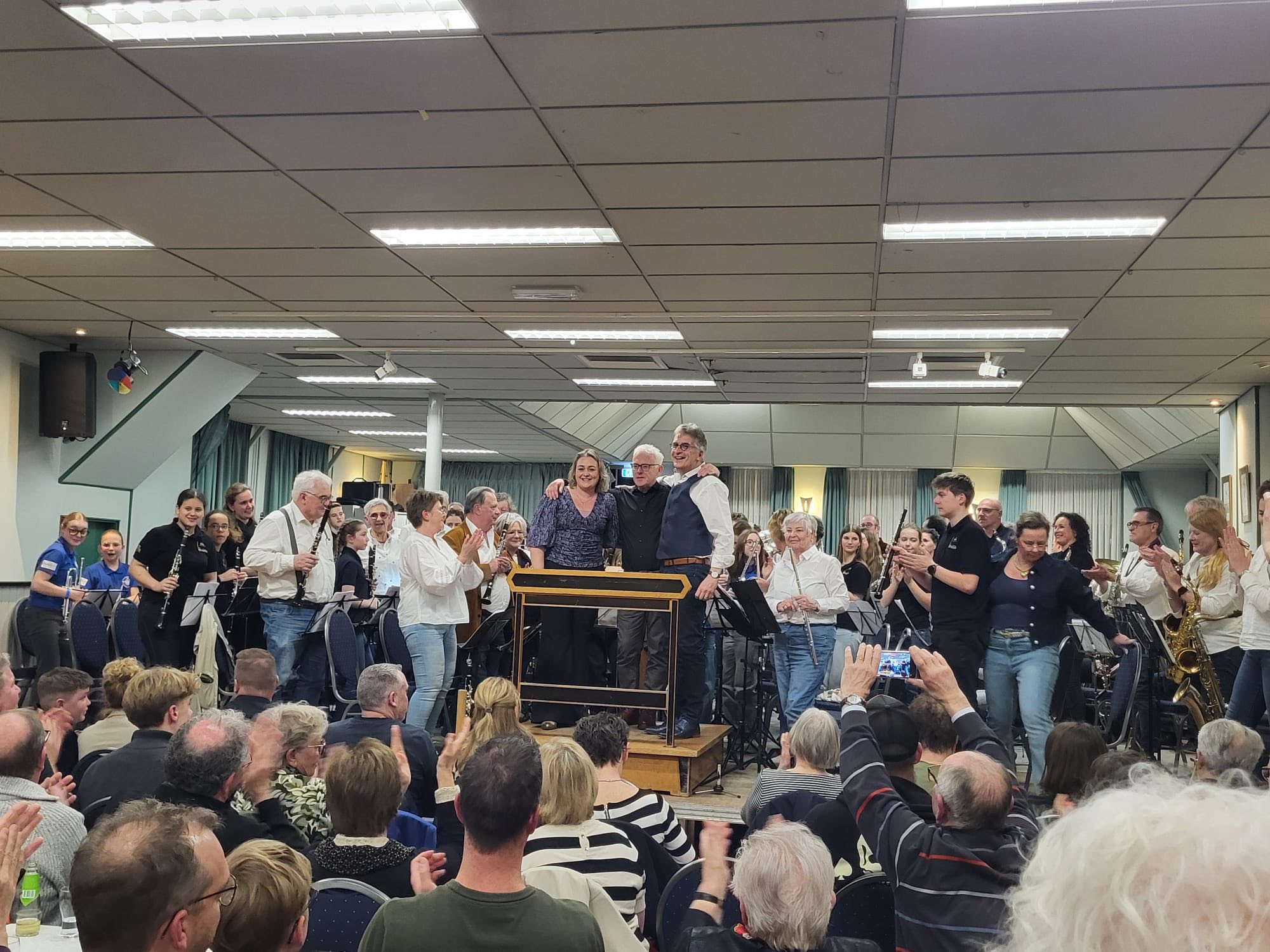 🥪🎵 Sandwich Concert: Muziek & Frietjes! 🎵